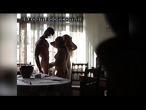 ❤️ جنسی دوست ایک دیو آدمی اور اس کے ساتھ ایک تھریسم کو مدعو کرتے ہیں۔ ❤ مقعد فحش ️❤